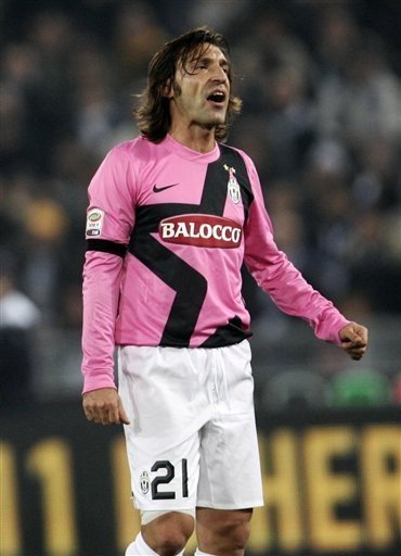 穆帅：我坚信我们还没出局；今天裁判很有风格但水平不高（穆帅：我们尚未出局；今夜裁判有风格但水准一般）