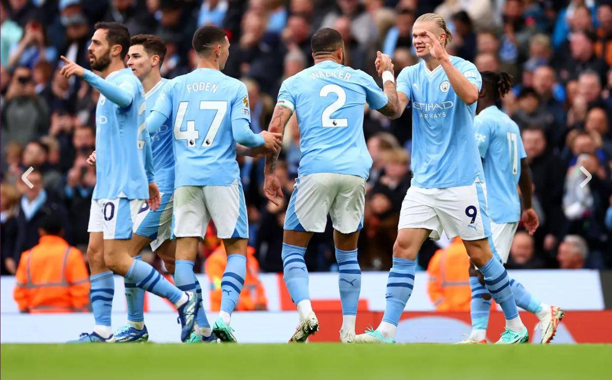 沙特足协官方：因场地大雨，对阵阿联酋下半场比赛推迟开场（沙特足协通告：因场地大雨，沙特对阿联酋下半场延迟开球）