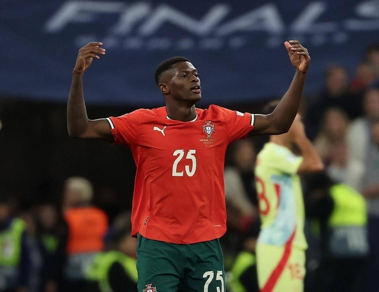 马特拉齐：意大利这样强大的球队理应以进世界杯决赛圈为目标（马特拉齐：以意大利的实力，目标就该是晋级世界杯正赛）