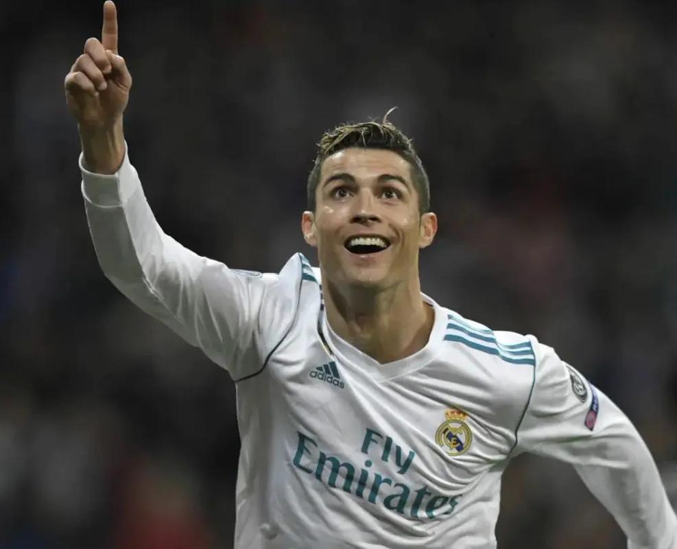 皇马本赛季西甲比赛已出现12张红牌，比其他球队至少多4张（皇马本季西甲已吃到12张红牌，较其他队至少多4张）