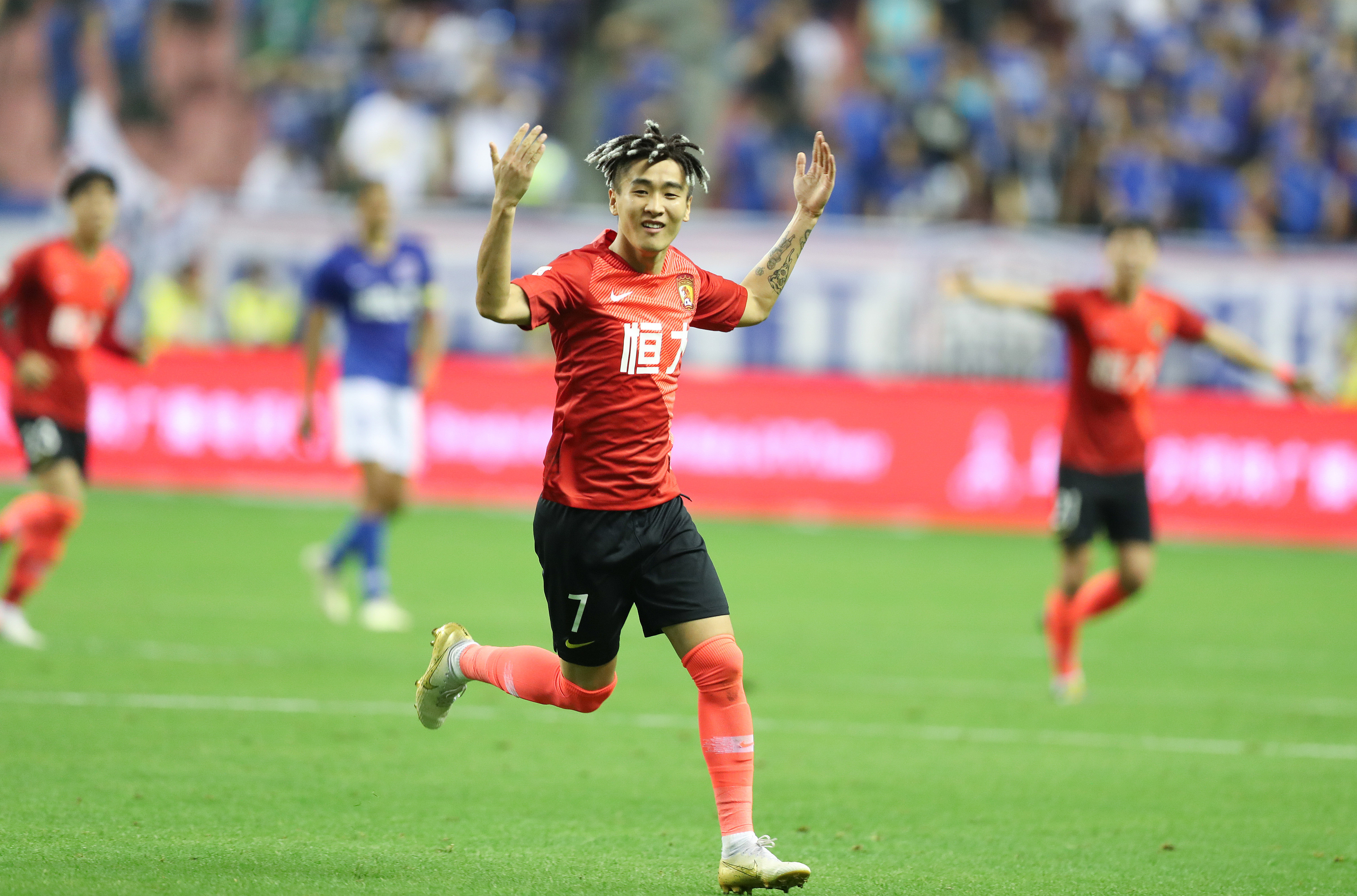 查洛巴问答：在足球界第一个朋友是芒特；第一件球衣是大罗的（查洛巴Q&A：足坛首位好友是芒特，第一件球衣来自大罗）