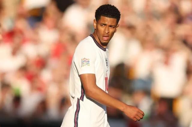 21世纪五大联赛外场球员出场时间榜：C罗、拉莫斯、梅西前3（本世纪五大联赛外场球员出场时间排行榜：C罗、拉莫斯、梅西位列前三）